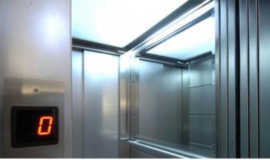 Perché ci sono gli specchi nell'ascensore?