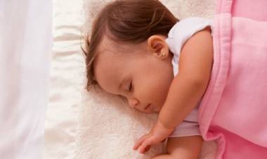 A che età è giusto fare i buchi alle orecchie alle bambine?