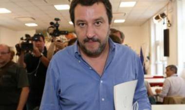 La guerra di Salvini alle Ong: "Da oggi si cerchino altri porti"
