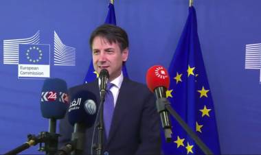 Lifeline, l'annuncio di Conte: "La nave approderà a Malta, parte dei migranti trasferiti in Italia"