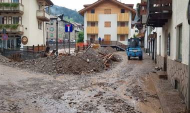 Nubifragio in Trentino, allagato il centro di Moena: 50 evacuati, esondazioni, frane e smottamenti