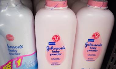 "Asbesto nel talco causò cancro alle ovaie": condanna da quasi 5 miliardi per Johnson & Johnson 