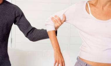 Brescia, turista minorenne denuncia stupro di gruppo in un parcheggio