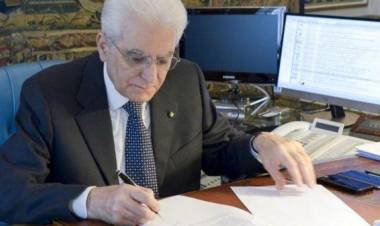 Mattarella firma il dl sicurezza e invia una lettera a Conte: "Rispettare la Costituzione"