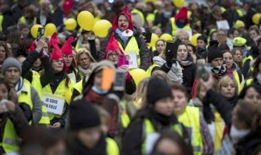 Gilet gialli, Parigi: Salvini-Di Maio facciano pulizia in casa loro