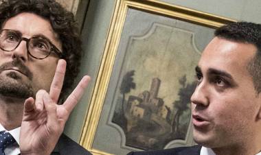 Autostrade, Di Maio: “Le toglieremo a Benetton”. Toninelli: “Aspi pagherà la ricostruzione del ponte Morandi”