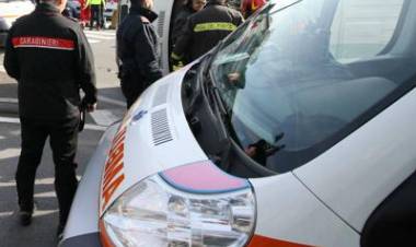 Dà fuoco all'auto dell'ex, lei è gravissima