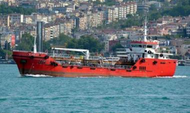 Il mercantile dirottato dai migranti è entrato in porto a Malta: decisivo lʼintervento delle forze armate