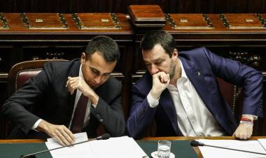 Di Maio: 'Vertice stasera, mi aspetto sì al salario minimo'