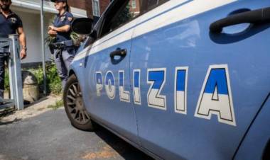 Roma, ragazza di 18 anni trovata impiccata con le mani legate in un parco giochi