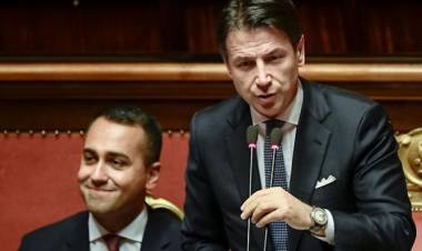 Luigi Di Maio, invasione di campo ai danni di Conte: i ministri grillini tutti riuniti alla Farnesina