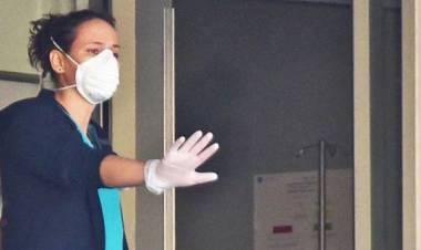 Virus, i bimbi in quarantena restano soli: nonna morta e mamma malata, la città li adotta