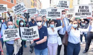 Vogliono mettere la mascherina alla sofferenza degli italiani