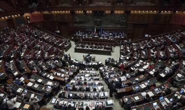 L'ultima follia dei grillini: ora pensano alla "Camera delle deputate"
