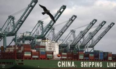 Fuga dal porto di Genova, scappano le portacontainer cinesi. «Autostrade liguri nel caos»