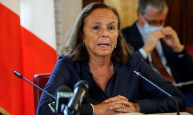 Immigrazione, Luciana Lamorgese indietreggia: "Nessun migrante economico sarà regolarizzato"