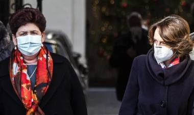 Crisi di governo, scatoloni e ultime riunioni. Così Bellanova e Bonetti preparano l’addio a Conte