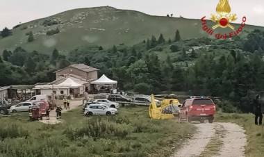 Crolla il tetto di una ghiacciaia: morti due bambini, altri due feriti