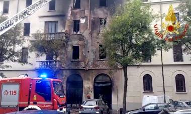 Milano: grosso incendio devasta un palazzo, morti un 34enne e i suoi genitori