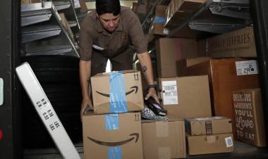 Il governo ha gestito male la questione della tassa sui pacchi.