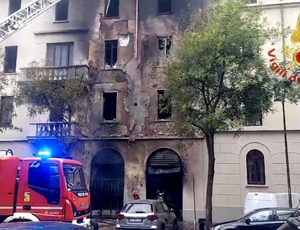 Milano: grosso incendio devasta un palazzo, morti un 34enne e i suoi genitori