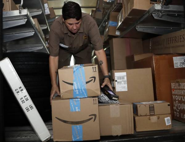 Il governo ha gestito male la questione della tassa sui pacchi.