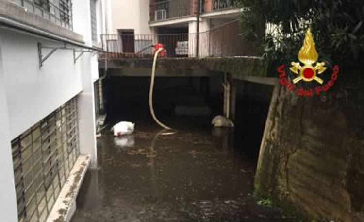 Bomba d’acqua a nord di Milano, attivato il piano di emergenza Seveso