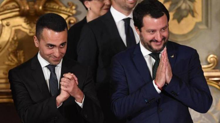 Il governo Conte ha giurato al Quirinale Salvini: "Savona ricontratterà le regole Ue" 