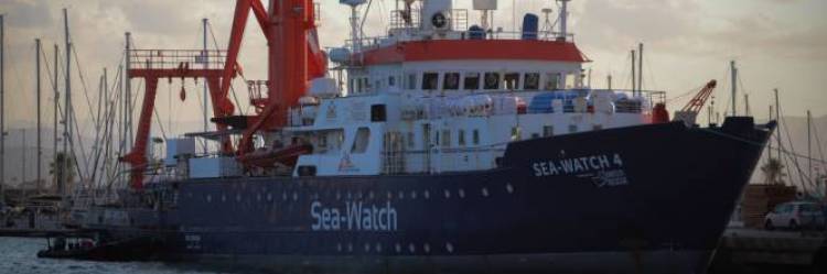Immigrazione, Matteo Salvini: "Se la Sea Watch sbarca a Palermo, denunceremo il governo per favoreggiamento"