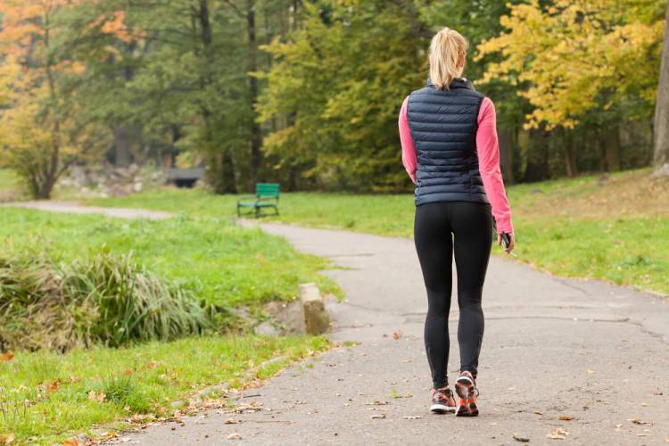 Trucchi per dimagrire e ridurre più velocemente il girovita bruciando più calorie quando si fa una camminata