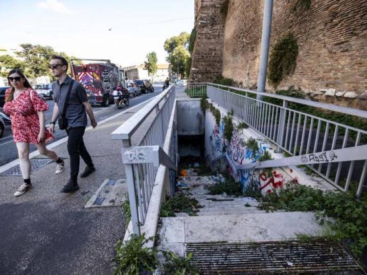 Roma, la vittima dello stupro a Porta Pia: "Io trascinata nel sottopasso e violentata tra i rifiuti: è stato l'inferno"